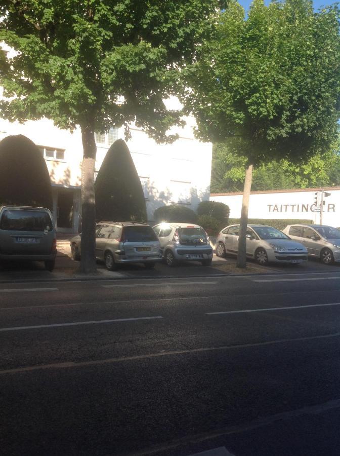 Cathedrale, Champagne Near, Park And Stores Close Reims Exterior photo